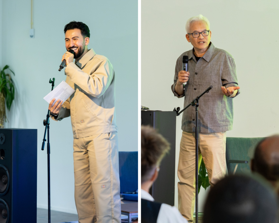 Links dagvoorzitter Hasan Gök. Rechts Tikho Ong.